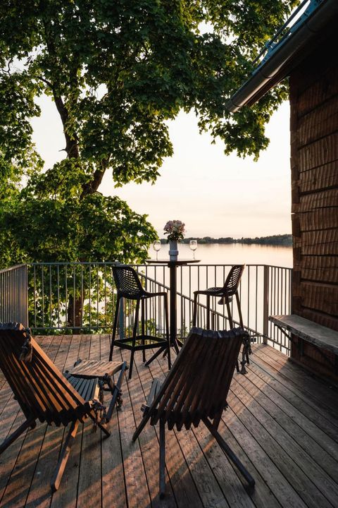 Log cabin by the lake
