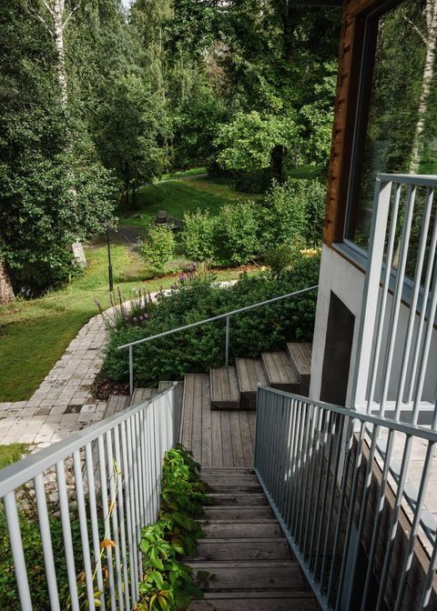 Log cabin by the lake — photo 5
